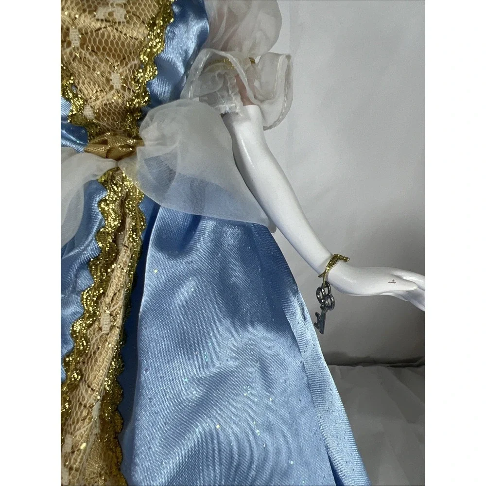 N/A cinderella porcelain